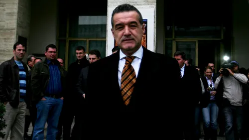 Gigi Becali va avea 4 costume la nunta lui Cristi Borcea!** De ce i-a 