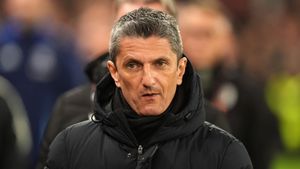 A venit nota de plată pentru Răzvan Lucescu și PAOK, după incidentele din Grecia. De furie pentru decizie, AEK a dat „drumul” înregistrărilor video cu antrenorul român și ceilalți oficiali ai rivalei în timp ce au sărit la bătaie cu fanii adverși