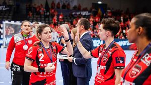 Mai avem o singură etapă în Liga Florilor! Gloria Bistrița, defensiva cu care selecționerul Florentin Pera se laudă constant, medie de 39 de goluri primite în ultimele două meciuri. Cine retrogradează și cine merge la baraj. SPECIAL