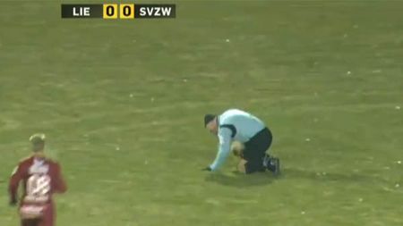 VIDEO** Cea mai hilară simulare din fotbal nu vine de la un jucător! VEZI faza care a stârnit hohote de râs