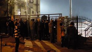 Liga Suporterilor Steliști a vândut bilete clujenilor!** Zeci de ultrași la porțile stadionului din Cluj!