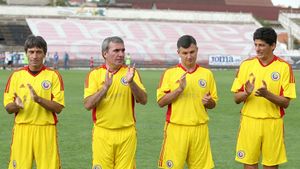 EXCLUSIV | Singurul român de pe coperta jocului FIFA! Cum a apărut Ioan Sabău pe "coverul" ediției din 1996: "Nici nu știam asta! Cum fac să văd poza?" | FOTO