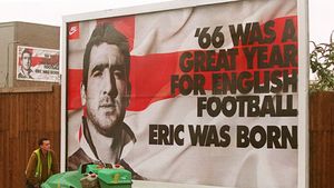 Legendele se întorc acasă!** Cantona revine pe Old Trafford! VIDEO Momentele care l-au transformat în "Rege"