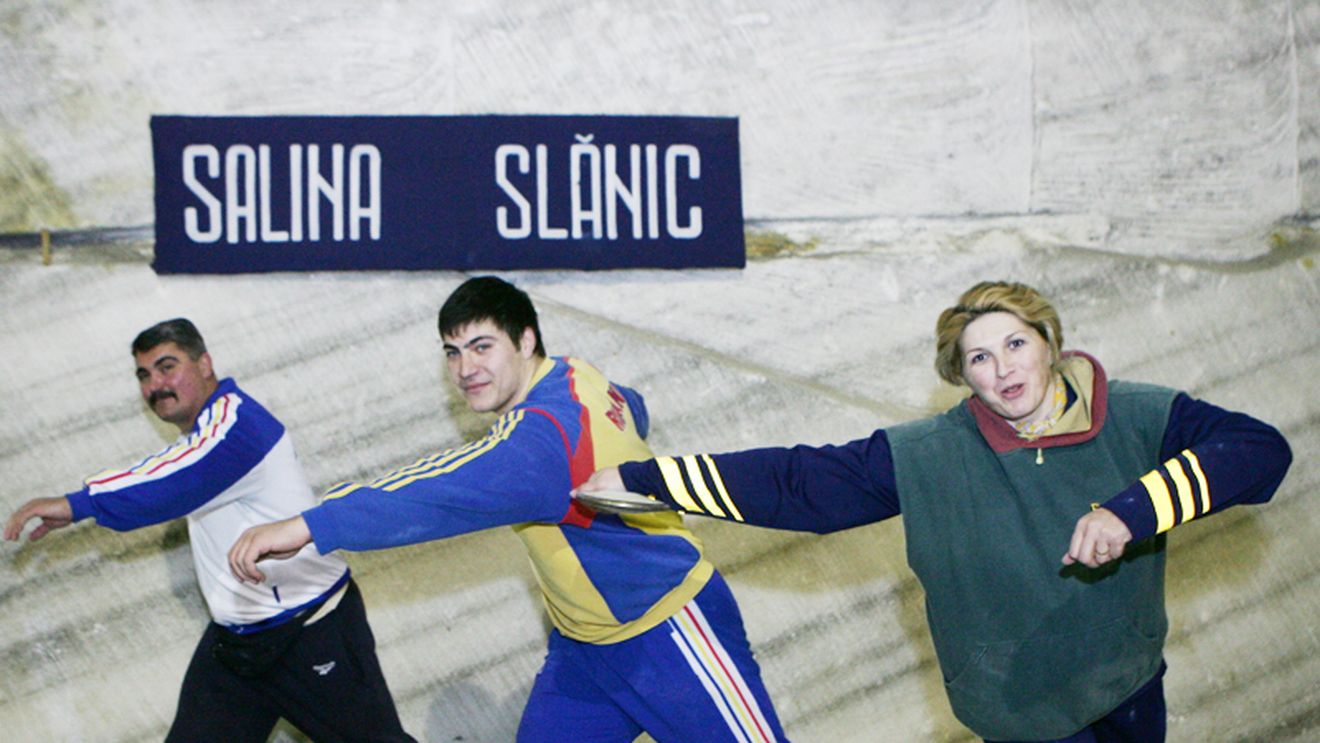 Nicoleta Grasu aruncă în Tata