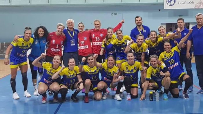 Recital Sorina Tîrcă! Interul stânga a marcat 10 goluri într-o repriză la Zalău, iar Corona Brașov își continuă parcursul perfect. Sâmbătă e ziua marelui derby SCM Rm. Vâlcea - CSM București