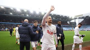 Englezii au aflat ce se va întâmpla cu Radu Drăgușin acum! Anunțul a fost făcut de jurnaliștii britanici apropiați de Tottenham