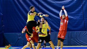 Francezul Guillaume Saurina, omul primei etape în Liga Zimbrilor, nu este jucător "eligibil" conform criteriilor Regulamentului de Transferări al FRH. Milosevic și Marijanac nu au primit drept de joc pentru CSM București