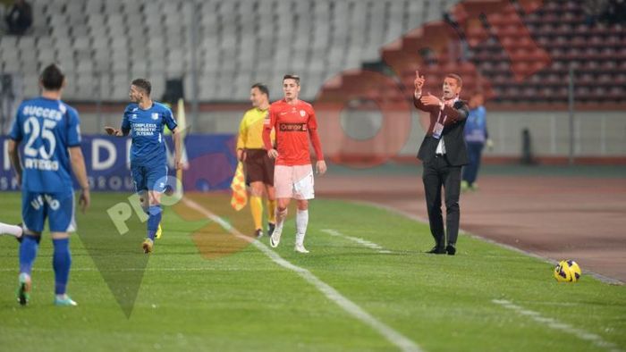 Stoican încearcă să le refacă moralul jucătorilor înaintea semifinalei de Cupă cu Steaua: "Am pierdut doar o luptă"