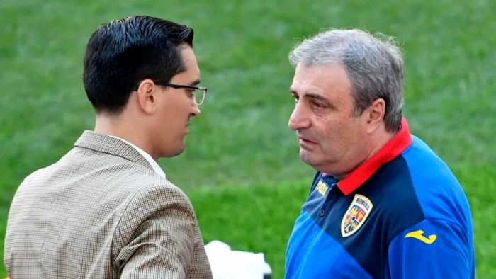 Un fost membru al Comisiei Tehnice a FRF dezvăluie cum se face alegerea selecționerului: „Ne place Tarantella!”. Cine e cel mai indicat să preia banca tehnică a tricolorilor. „O să-i scadă gradele pe care nu le-a avut vreodată în fotbal lui Stoichiță”