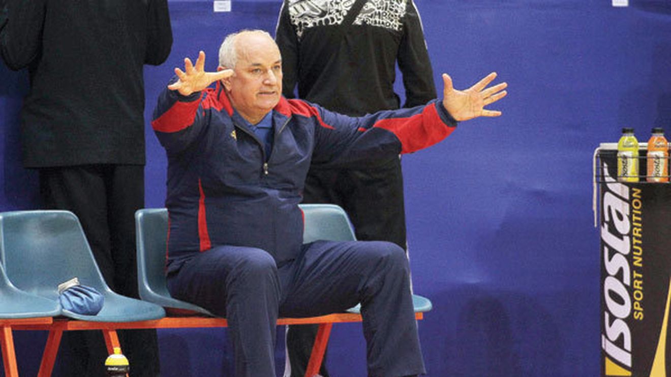 Tadici, blocat cu bodyguarzii! Antrenorul a decis să protesteze 