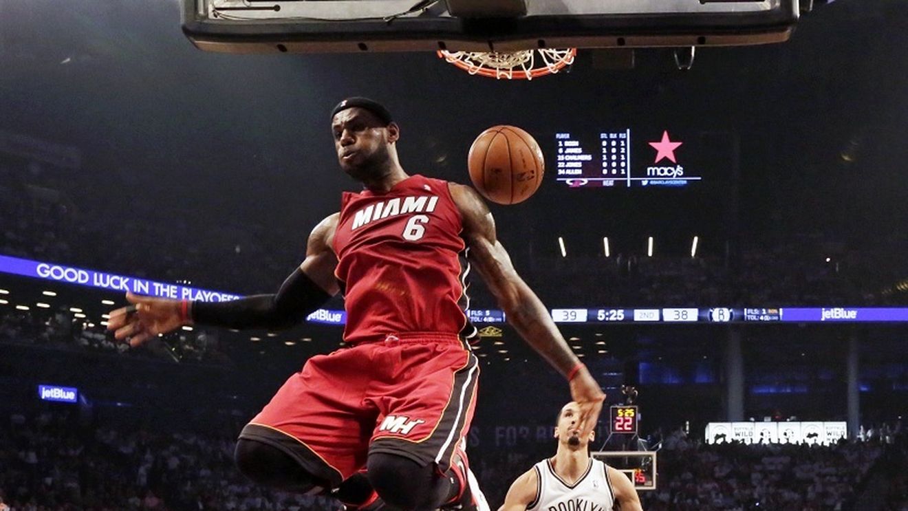 VIDEO | Explozia lui LeBron. Superstarul lui Heat și-a egalat recordul de puncte din play-off și a dus campioana la o victorie de finala Estului