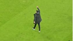 VIDEO Imagini senzaționale cu Claudiu Niculescu adulat de fanii lui Dinamo! Gestul nebun al lui Florentin Petre când fostul său coleg a fost chemat să o înjure pe Steaua!