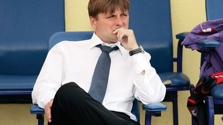 CFR-ul negociază cu Uhrin!