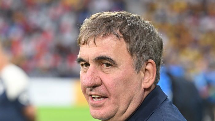 Gică Hagi, ca un leu în cușcă! Ce a făcut pe margine în România - Țara Galilor