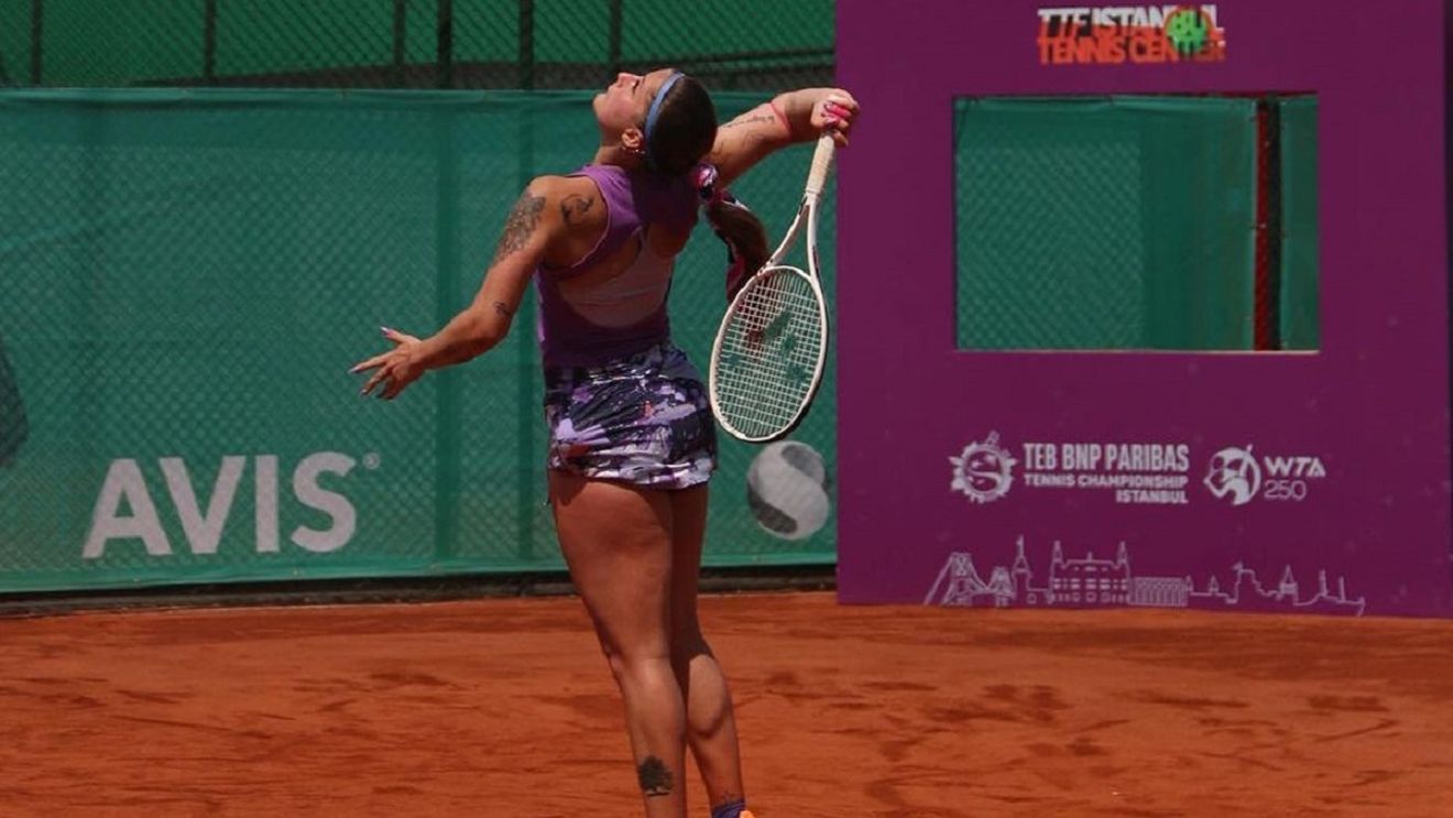 Andreea Prisacariu s-a calificat în finală la Antalya, iar după meci a scris un mesaj despre altă jucătoare de tenis. FOTO