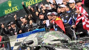 Fernando Alonso a intrat în istorie! După ce s-a retras din F1, legendarul pilot a triumfat acolo unde niciun alt campion din "Marele Circ" nu s-a impus