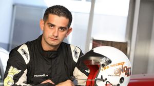 Daniel Onoriu se zbate între viață și moarte, după ce s-a operat pentru micșorarea stomacului în Turcia! Familia e în lacrimi și cere ajutorul oamenilor: „Donați sânge pentru el!”