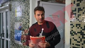 GALERIE FOTO - Jucătorii Petrolului au efectuat vizita medicală! Mutu a ajuns ultimul la clinică