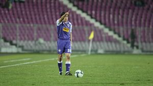 Contra, ca Iordănescu: **"E antrenorul din teren"