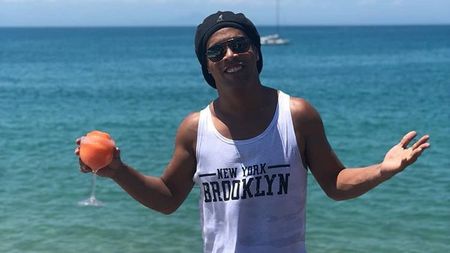 Incredibil! Ronaldinho a postat un clip video în care își laudă colegul de celulă, un traficant de droguri | VIDEO