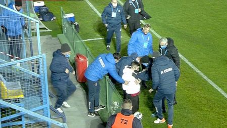 Momente de panică la meciul FC Voluntari - Chindia Târgoviște. Un copil de mingi a leșinat și ambulanța a intrat urgent pe teren