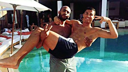 MĂ‚RTURIE | Dragomir știe fotbaliști români homosexuali: "Am auzit! Să vă spun ceva, fum fără foc nu iese niciodată". Despre relația Ronaldo-Badr Hari: "Mai știi? Sunt unii cărora le place și, și!"