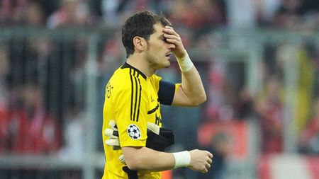 "Santiago Bernabeu" a înghețat la această fază!** Moment ȘOCANT la Real - Valencia! Casillas s-a ciocnit violent de Pepe și a rămas inconștient câteva clipe