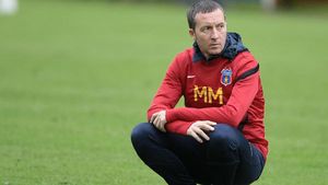 Meme îl umilește pe Ilie Stan: **"A dus echipa să alerge printre copaci! A bătut legendara AEK Larnaca și a ajuns la 8 puncte de CFR"