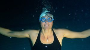 CAMPIONII ROMÃ‚NIEI | Povestea primei medalii olimpice a natației. Anca Pătrășcoiu: "Pentru mine a fost un semi-eșec. O consolare: ok, n-ai mers așa bine, dar măcar ai luat medalie" VIDEO