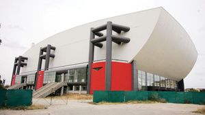 14 ani - 35 de milioane de euro!** Polivalenta din Craiova este construită în proporție de 85%