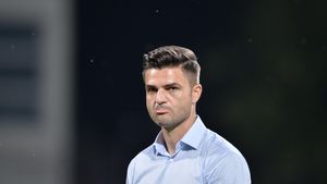 Dinamo și-a pus pe jar fanii, după ce a publicat asta pe Facebook! Bratu, implicat direct: "Vă mai simțiți și mândri?'