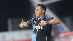 Ilie Poenaru nu are nicio emoție în privința lui David Miculescu: „A înțeles foarte bine ce are de făcut!”. Ce spune antrenorul după UTA - Petrolul