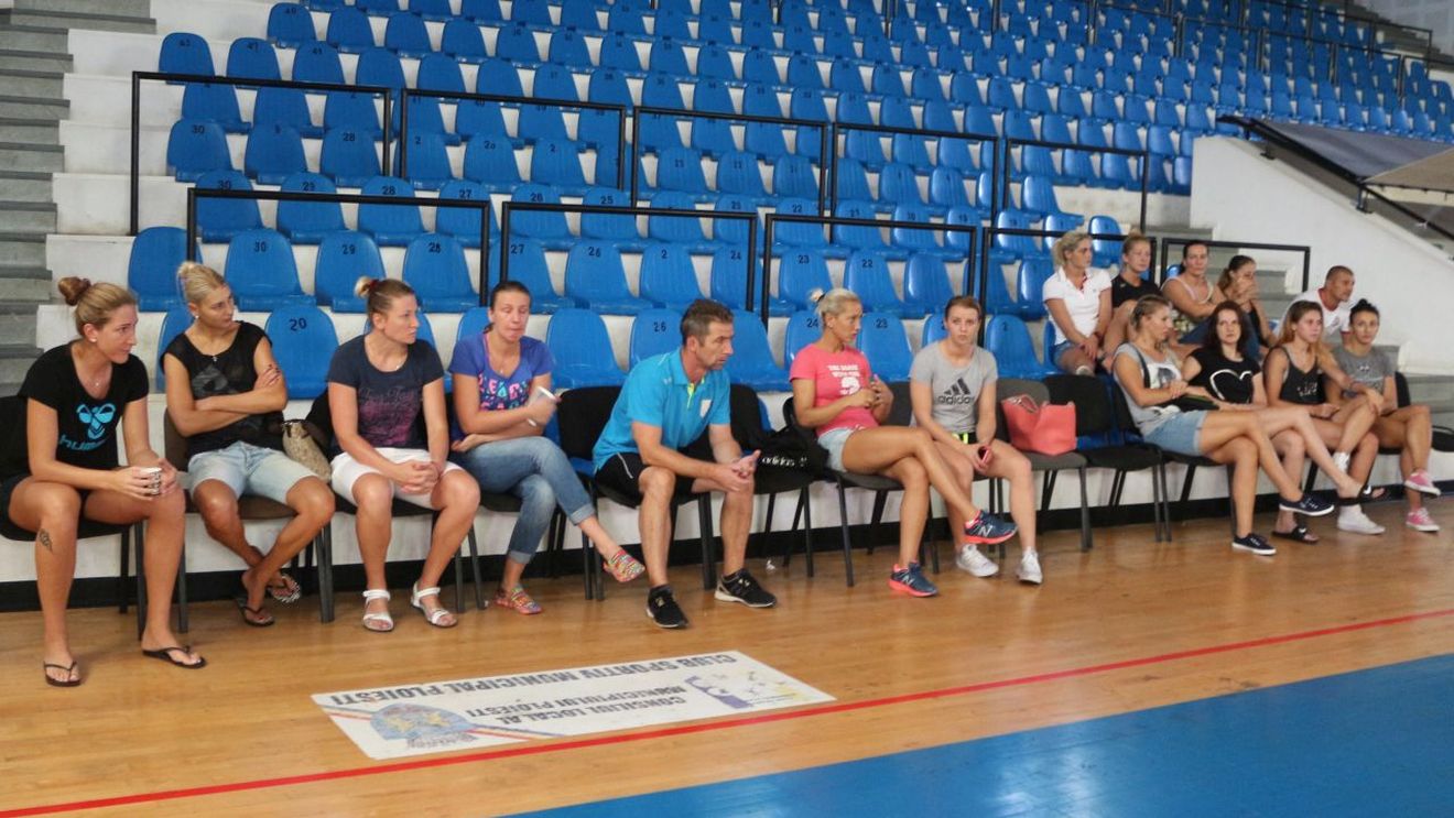Situație dramatică la CSM Ploiești. Echipa feminină de handbal a intrat în grevă pentru neplata salariilor. "Nu avem bani pentru mâncare, nu avem bani pentru motorină"