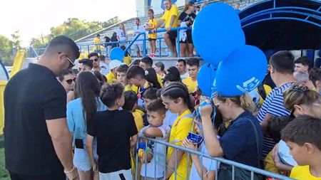 Fanii naționalei României au dat năvală la Mogoșoaia! Ianis Hagi e idolul lor, chiar dacă n-a fost convocat de Mircea Lucescu