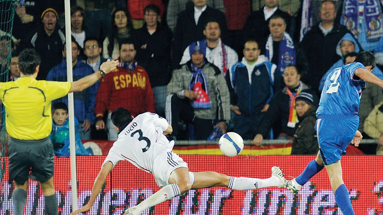 Contra a marcat un "gol maradonian"