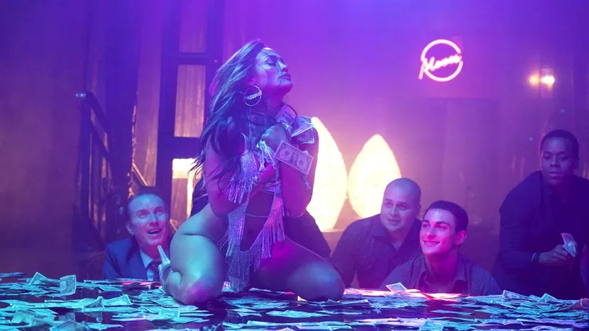 FOTO | Jennifer Lopez și-a etalat abilitățile de dansatoare la bară pentru filmul „Hustlers”! 