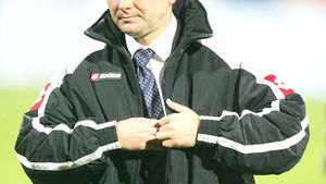 Uhrin gandeste ofensiv. "Vom ataca in Giulesti"