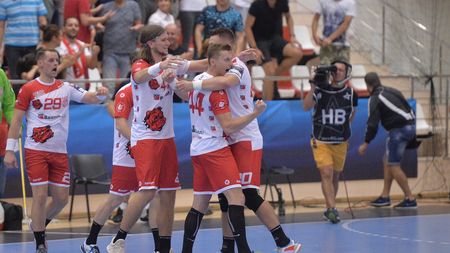 În ce direcție o ia Dinamo? Campioana României dispută miercuri, de la ora 19:00, un meci important în Europa cu Wacker Thun. Suporterii au dat tonul: "Anul acesta trecem de grupe. La luptă!"