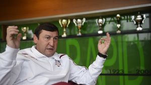 Furie. Moldovan cere falimentul Rapidului după ce Moraru nu i-a plătit 65.000 de euro: "Ți-am adus 1.000.000 de euro și tu îmi ataci contractul? Nu fi, mă, șulfă, nu fi pervers! De-al dracu'' merg până în pânzele albe!"