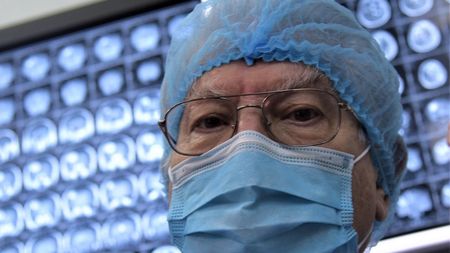 Doctorul Vlad Ciurea dezvăluie ora exactă la care trebuie să te bagi la somn pentru sănătatea creierului