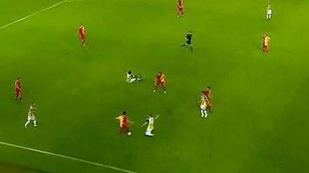 VIDEO** El e urmașul lui Hagi la Galata! VEZI cum a UMILIT Elano un adversar de la Fener!