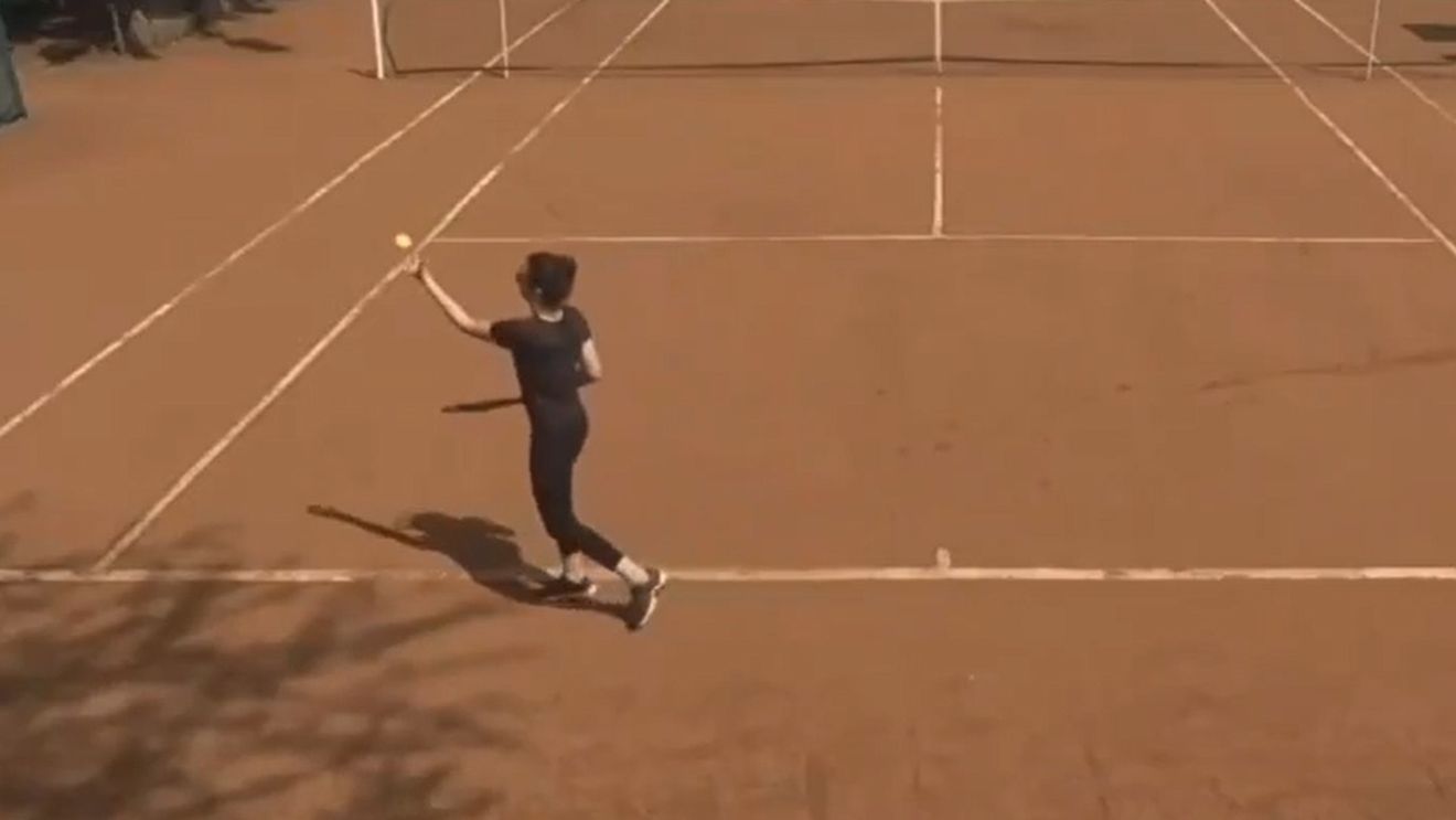 Culmea tenisului la început de an! O tânără a primit wild card pe tabloul principal, deși nu știa să dea în minge: câte puncte a câștigat în meci. VIDEO