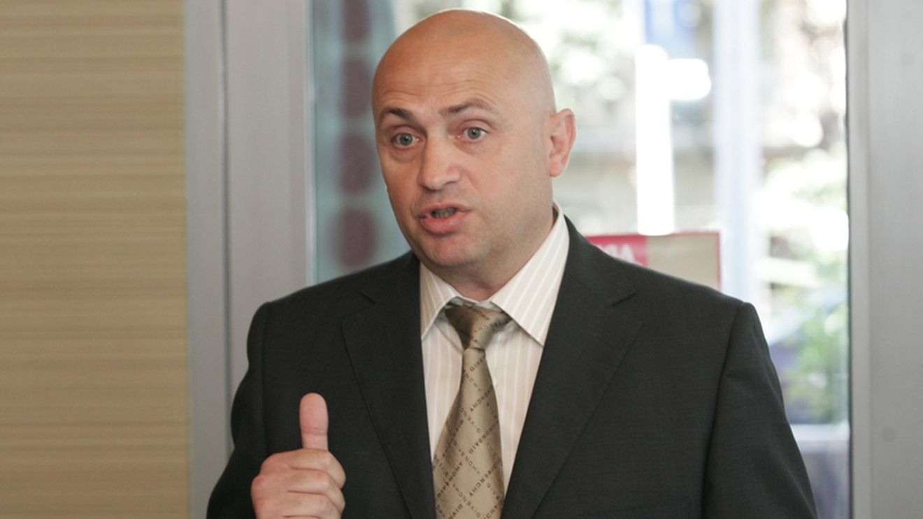 Moment istoric pentru Rapid. Moraru a semnat actele prin care a devenit oficial patronul echipei