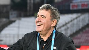 Reacția total neaşteptată a lui Gică Hagi despre prețul cu care s-a vândut tricoul său din meciul Generației de Aur!