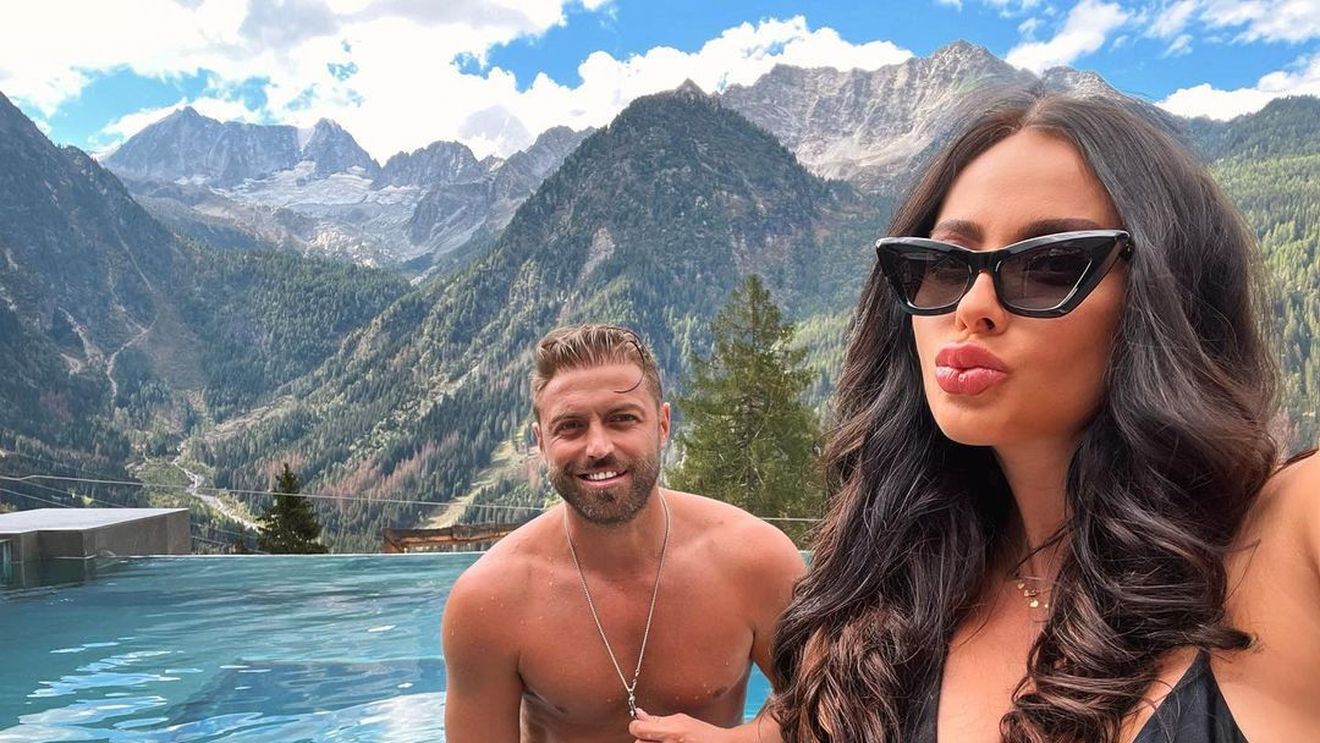 Soția lui Cristi Pulhac arată formidabil după ce a născut pentru prima dată! Raluca și-a recăpătat formele dinainte de sarcină | GALERIE FOTO