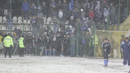 Fanii Științei către jucători:** "Vă rupem picioarele!"