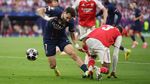 A ieșit scandal! Fază controversată: PSG a primit penalty, Arsenal a protestat vehement. Ce s-a văzut la VAR