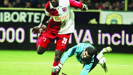 "Robocop" în alb-roșu! Dinamo a învins Rapidul și pe piața transferurilor