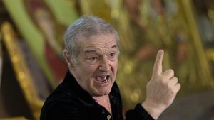 Gigi Becali a dictat 3 schimbări la pauza meciului FCSB - Farul! Au intrat piesele grele și un tânăr crescut în academie