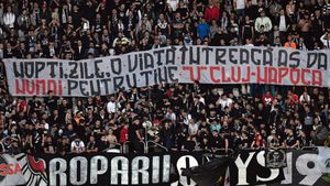 Fanii lui ”U” Cluj nu uită și au reacționat. Mesaj dur pentru Alin Tișe, chiar în fața sediului CJ: ”Leprele din politică ies din nou la atac”. Câți suporteri vor fi pe Cluj Arena la meciul cu Dinamo